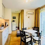 Amara в 10 Sunny