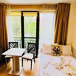 Amara в 10 Sunny