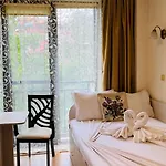 Amara в 10 Sunny *