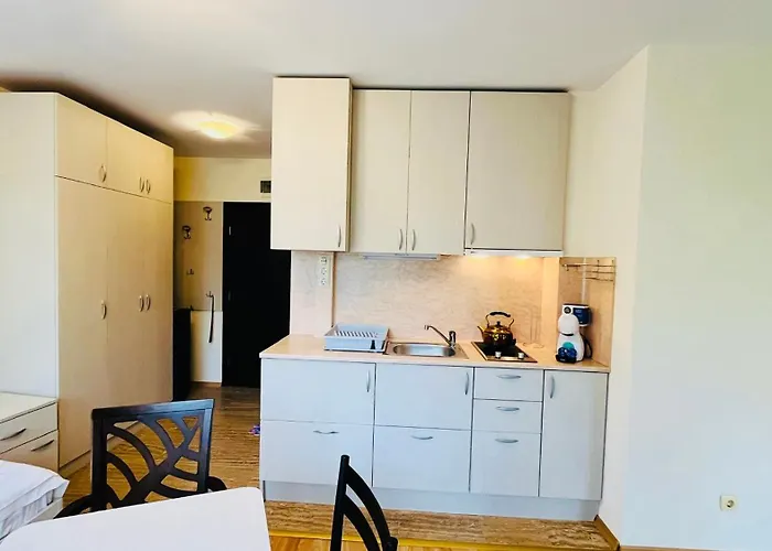 Amara в 10 Sunny Σάνι Μπιτς