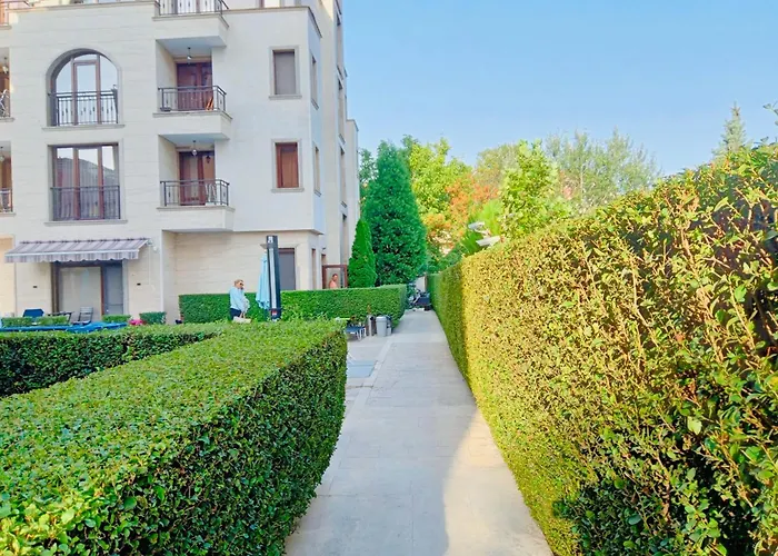 Amara в 10 Sunny 公寓